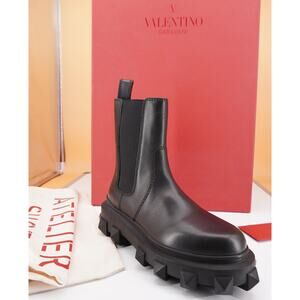 Valentino Garavani Beatle Rockstud Chelsea Boots Size 37 Black Leather $1150 Lug